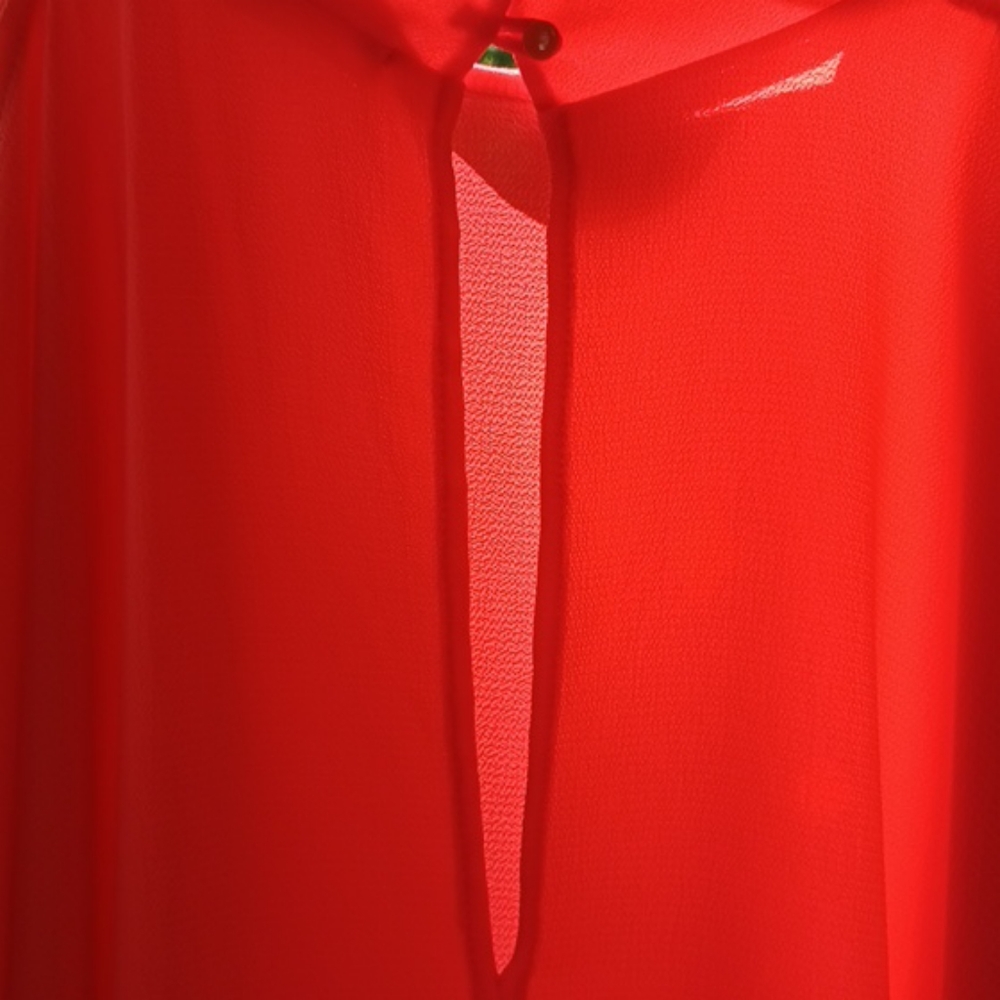 Love In top. - Picture 3 of 6